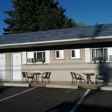 Motel Montgolfiere Jp Saint-Jean-sur-Richelieu Exteriör bild
