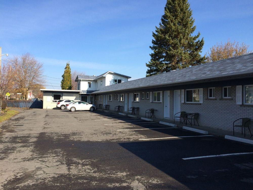Motel Montgolfiere Jp Saint-Jean-sur-Richelieu Exteriör bild