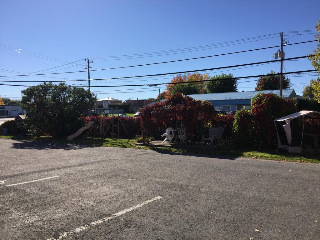 Motel Montgolfiere Jp Saint-Jean-sur-Richelieu Exteriör bild