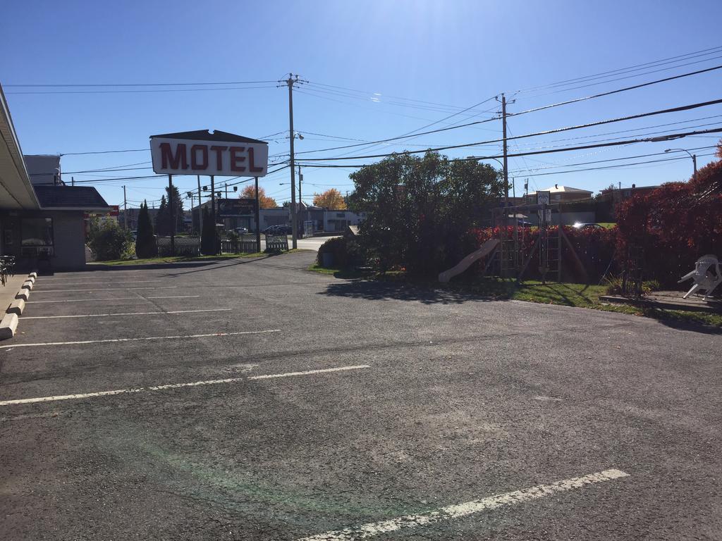Motel Montgolfiere Jp Saint-Jean-sur-Richelieu Exteriör bild