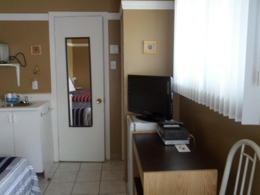 Motel Montgolfiere Jp Saint-Jean-sur-Richelieu Rum bild